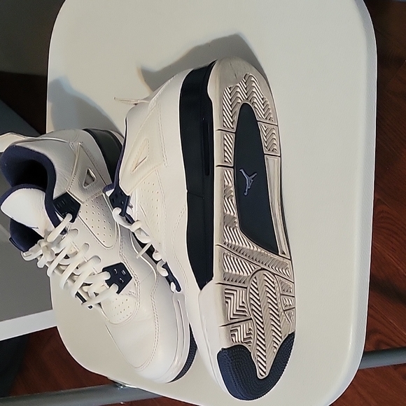 Air Jordans, size 5 youth, EUC🎉🎊 - Picture 4 of 7